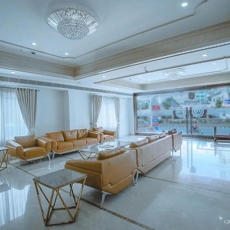 Hotel Grand Gayathri Khammam Exteriör bild