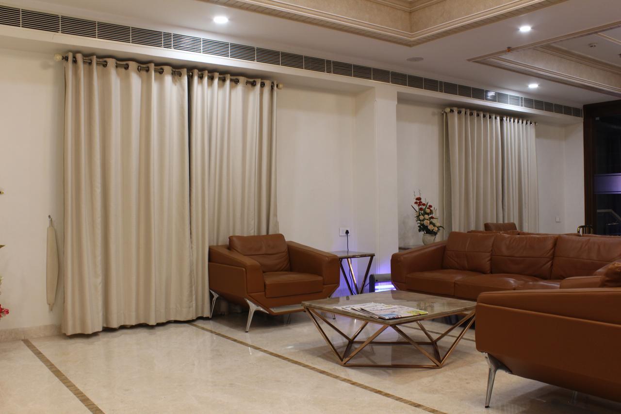 Hotel Grand Gayathri Khammam Exteriör bild