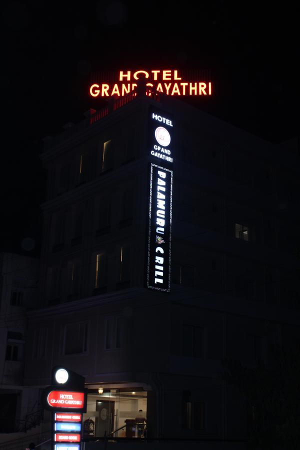 Hotel Grand Gayathri Khammam Exteriör bild