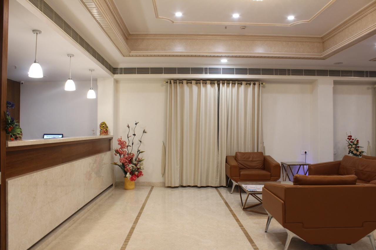 Hotel Grand Gayathri Khammam Exteriör bild