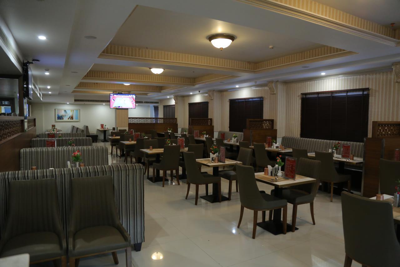Hotel Grand Gayathri Khammam Exteriör bild
