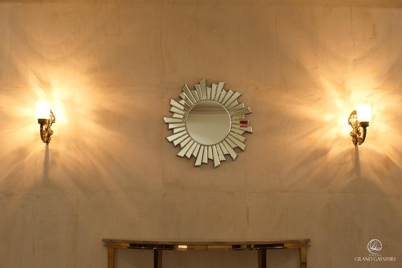 Hotel Grand Gayathri Khammam Exteriör bild