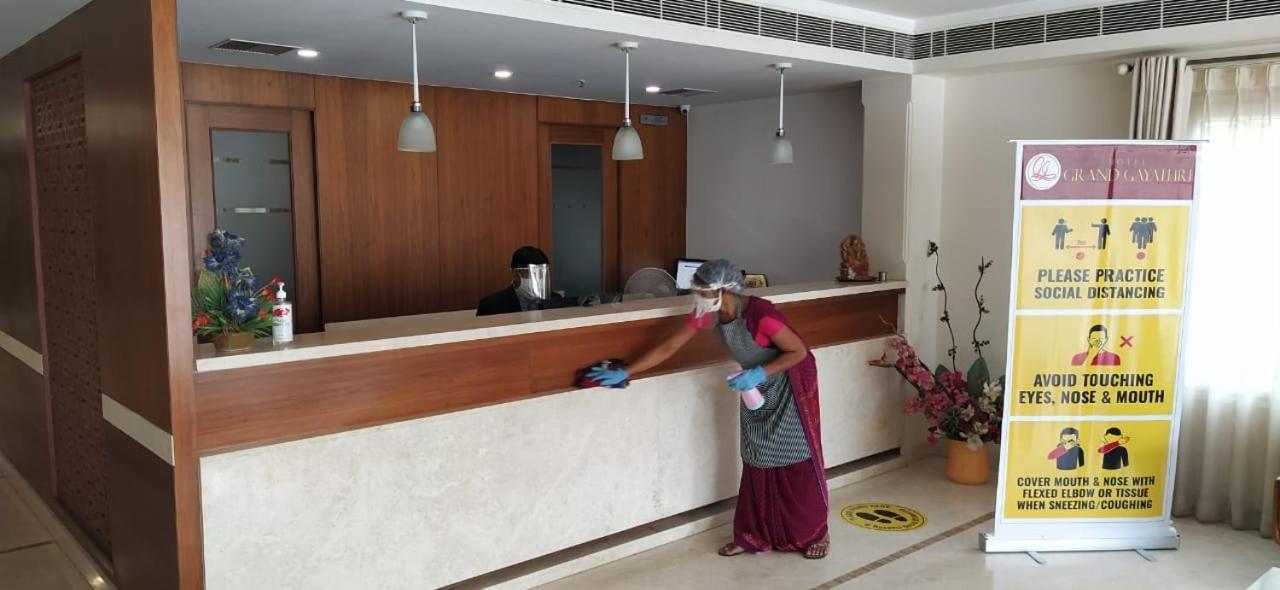 Hotel Grand Gayathri Khammam Exteriör bild