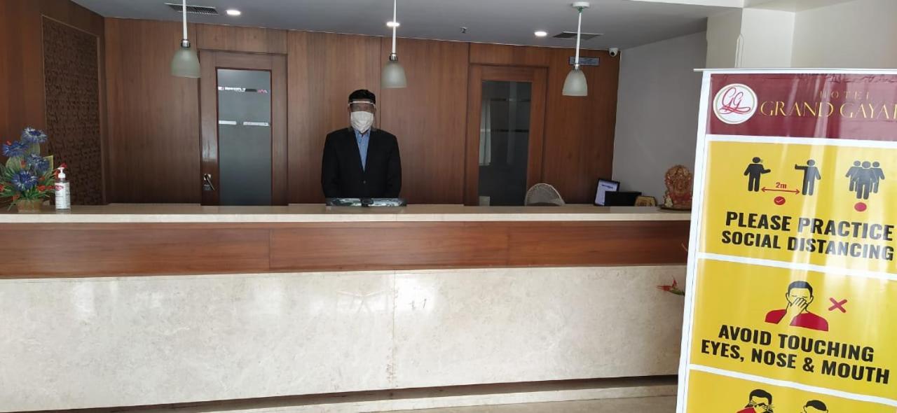 Hotel Grand Gayathri Khammam Exteriör bild