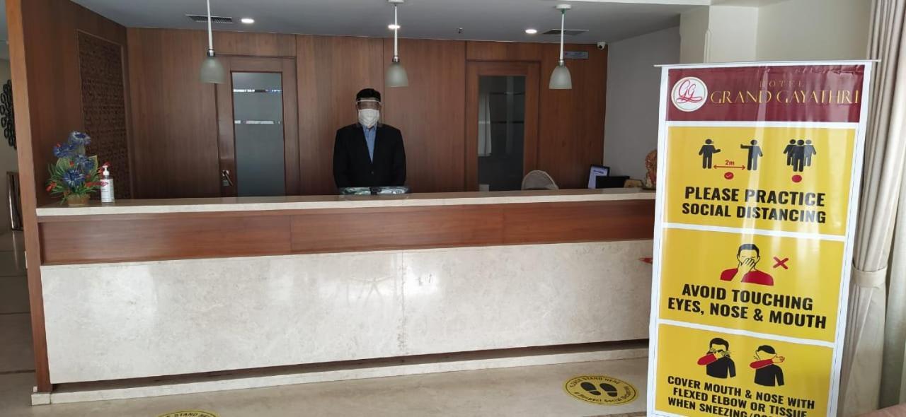 Hotel Grand Gayathri Khammam Exteriör bild