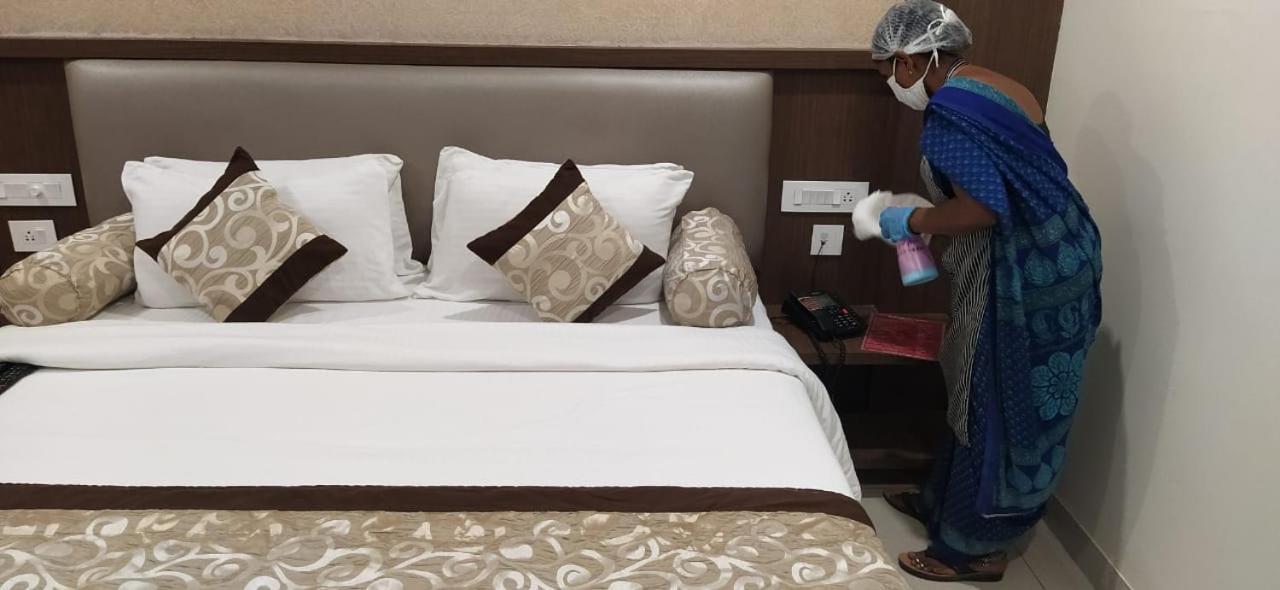 Hotel Grand Gayathri Khammam Exteriör bild